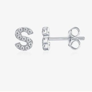 NWT Pavoi silver Gemma “S” initial stud earrings